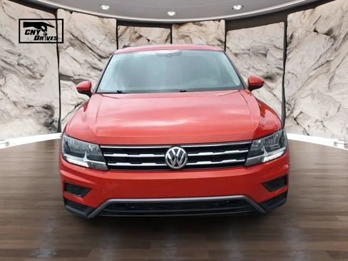 Used 2018 Volkswagen Tiguan SE AWD/4WD image 2