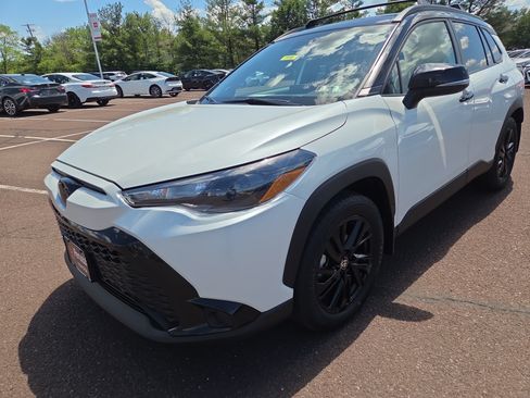 Used 2025 Toyota Corolla Cross AWD Hybrid w/ Moonroof Package image 7