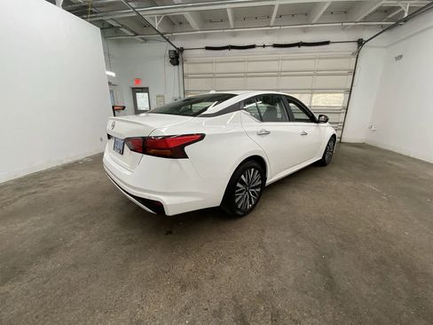 Used 2025 Nissan Altima 2.5 SV FWD image 6