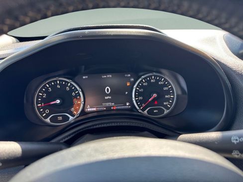 Used 2016 Jeep Renegade Limited FWD image 15