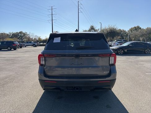 Used 2025 Ford Explorer ST-Line w/ ST-Line Street Pack image 4