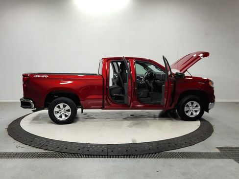 Used 2023 Chevrolet Silverado 1500 LT AWD/4WD image 17