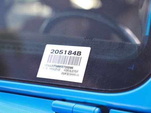 Used 2021 Jeep Wrangler Unlimited Sahara w/ Cold Weather Group AWD/4WD image 46