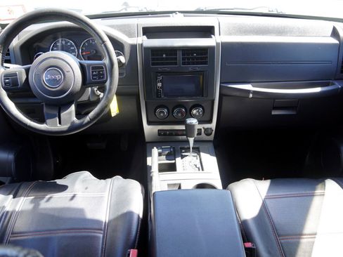 Used 2011 Jeep Liberty Sport image 12