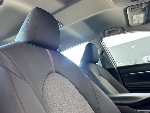 Used 2018 Toyota Camry LE FWD image 20
