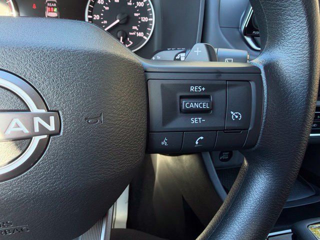 Used 2025 Nissan Rogue S AWD/4WD image 24