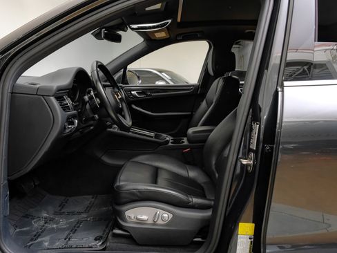 Used 2023 Porsche Macan w/ Premium Package Plus AWD/4WD image 3