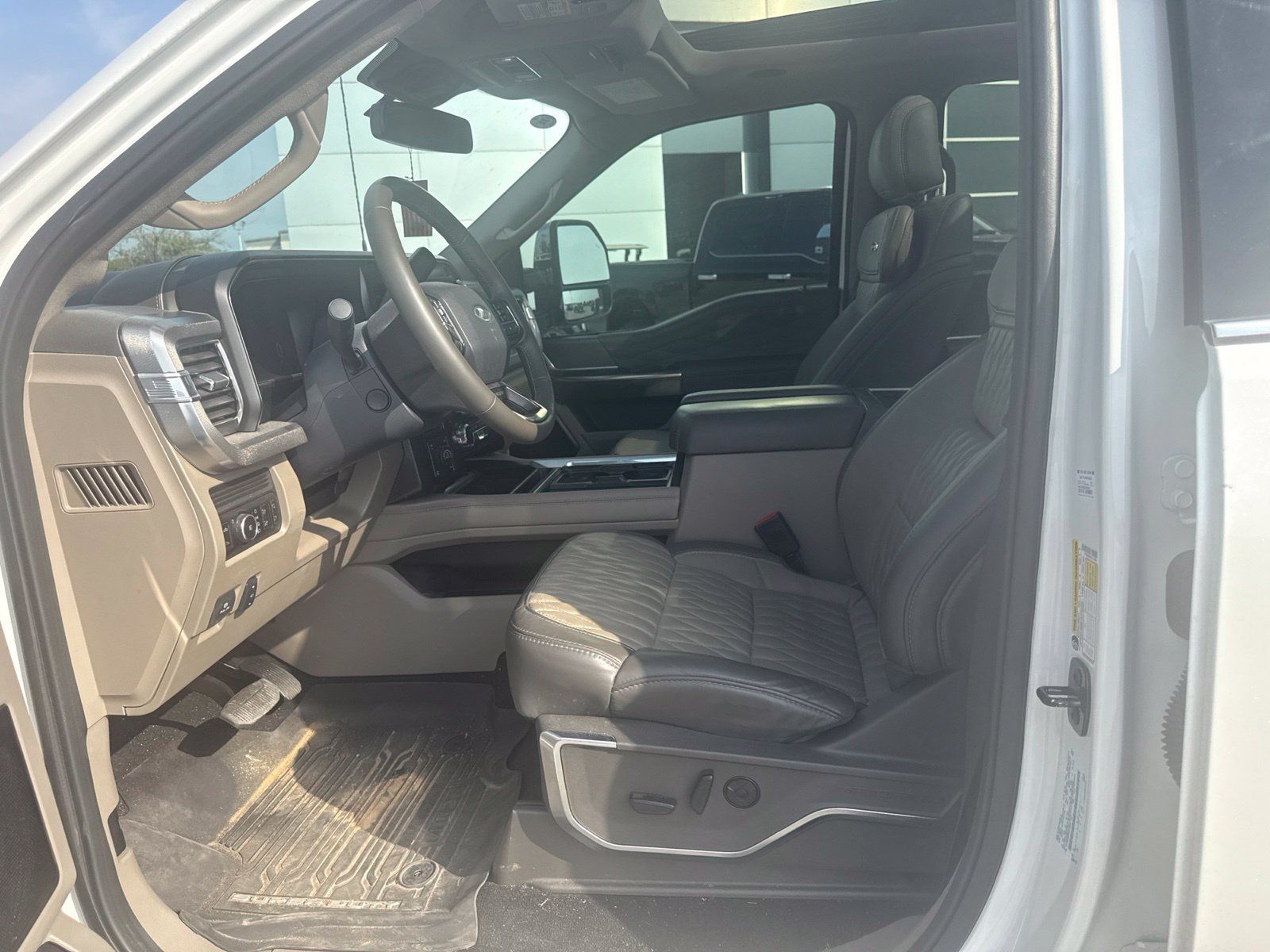 Used 2026 Ford F250 Platinum w/ Platinum Plus Package AWD/4WD image 11