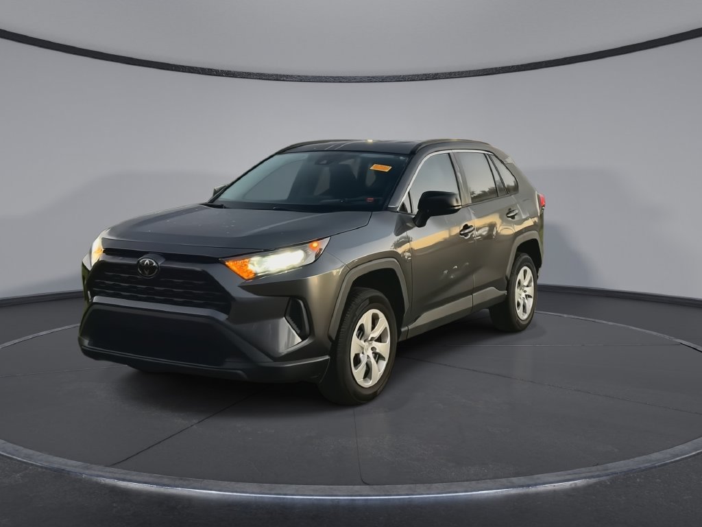 Used 2021 Toyota RAV4 LE FWD image 4