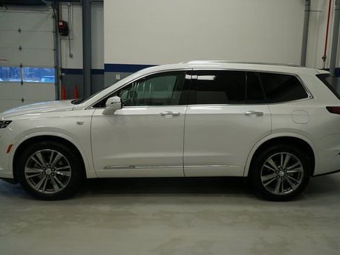 New 2025 Cadillac XT6 Premium Luxury image 2