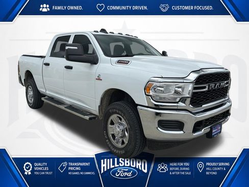 Used 2024 RAM 2500 Tradesman w/ Chrome Appearance Group AWD/4WD image 4