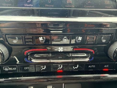 Used 2022 Jeep Grand Cherokee L Limited w/ Luxury Tech Group II AWD/4WD image 21