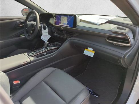 New 2025 Toyota Crown Signia image 28