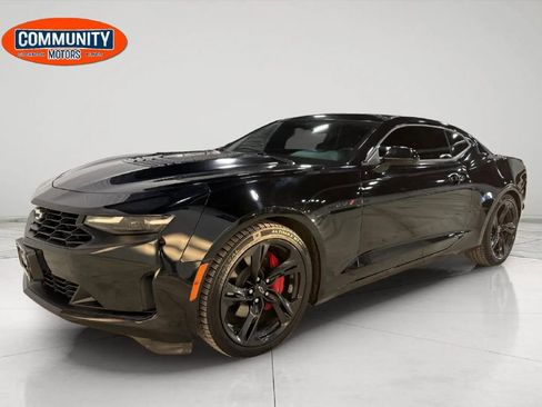Used 2021 Chevrolet Camaro LT w/ Technology Package image 2