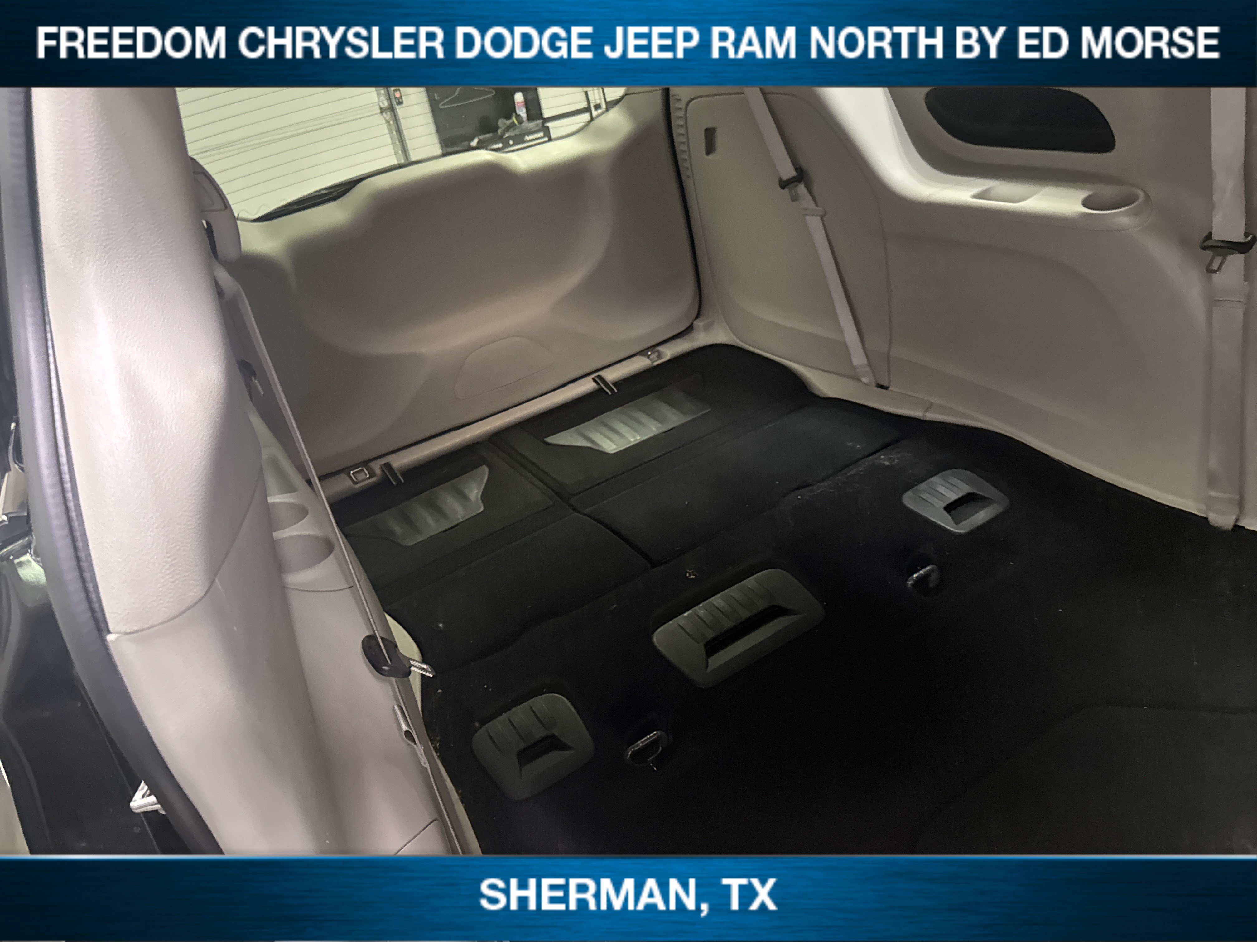 Used 2022 Chrysler Voyager LX FWD image 10