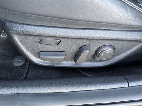 Used 2020 Genesis G70 3.3T image 27