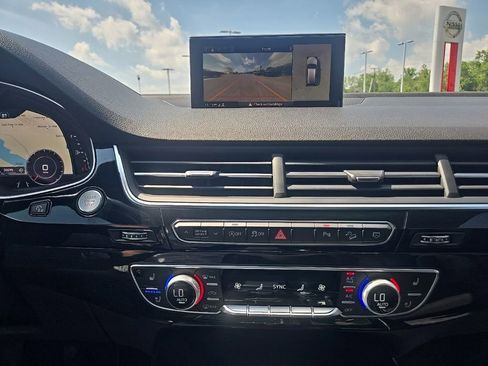Used 2018 Audi Q7 3.0T Prestige AWD/4WD image 18