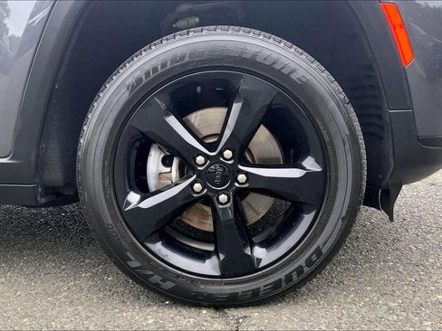 Certified 2023 Jeep Grand Cherokee L Altitude AWD/4WD image 10