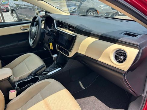 Used 2018 Toyota Corolla LE FWD image 8
