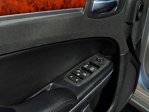Used 2012 Chrysler 300 Limited image 17