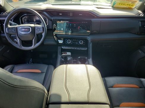 Used 2023 GMC Sierra 1500 AT4 w/ AT4 Premium Package AWD/4WD image 12