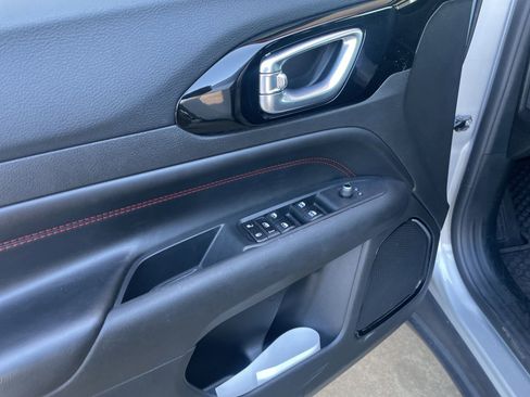 Used 2024 Jeep Compass Trailhawk image 17