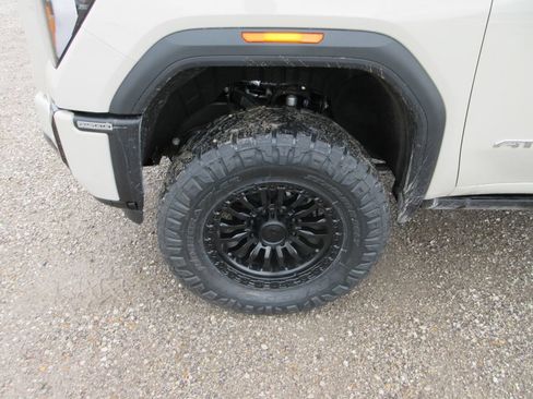 New 2026 GMC Sierra 2500 AT4 w/ AT4 Premium Plus Package AWD/4WD image 13