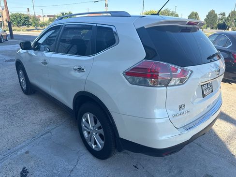 Used 2016 Nissan Rogue SV FWD image 3