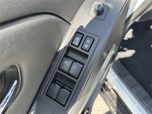 Used 2024 Nissan Frontier SL w/ Technology Package image 33