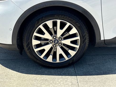 Used 2020 Ford Escape Titanium FWD image 13