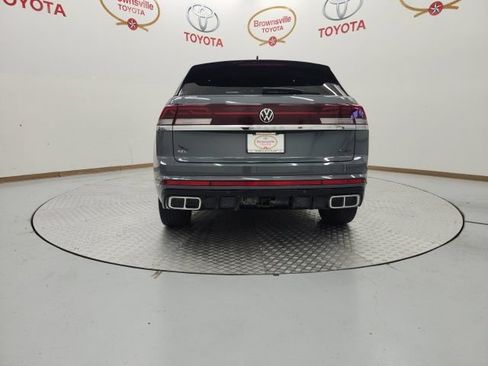 Used 2024 Volkswagen Atlas Cross Sport SEL R-Line AWD/4WD image 7
