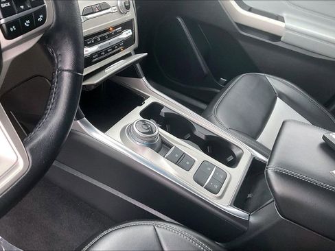 Used 2023 Ford Explorer XLT w/ Equipment Group 202A RWD image 16