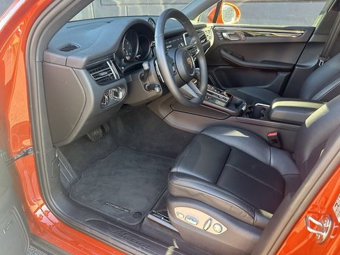 Certified 2025 Porsche Macan image 15