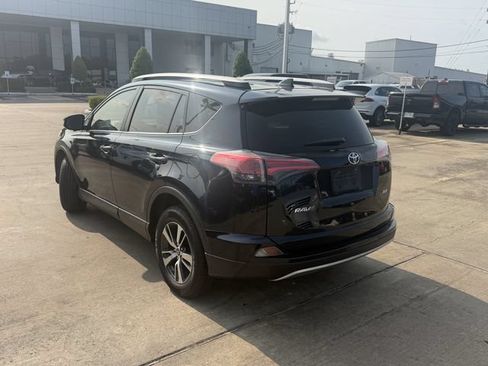 Used 2018 Toyota RAV4 XLE FWD image 7