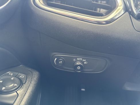 Used 2022 Chevrolet Equinox LT image 22