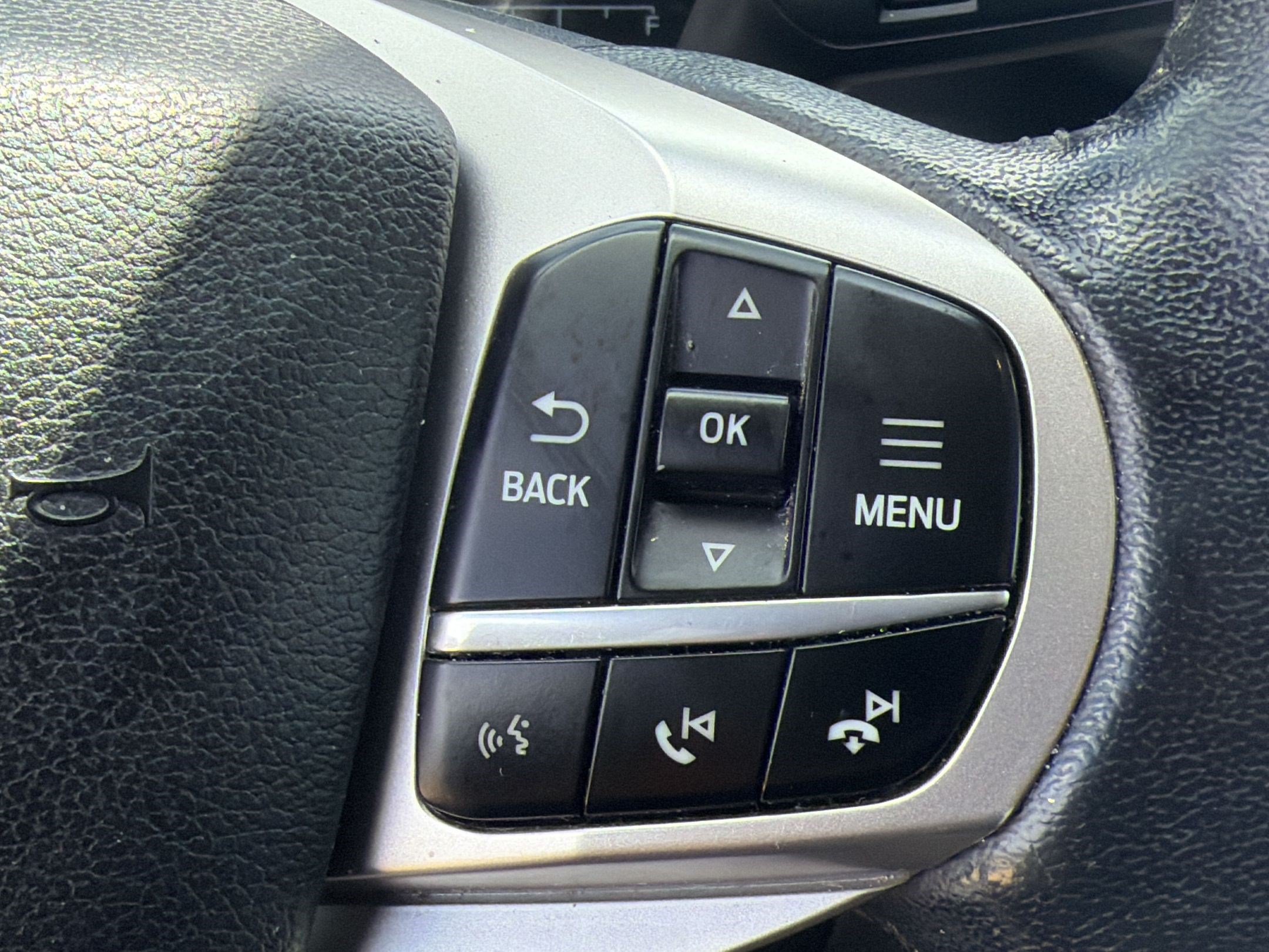 Used 2021 Ford Explorer XLT w/ Equipment Group 202A RWD image 18