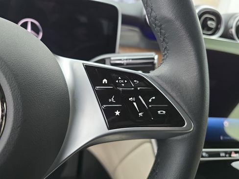 Used 2025 Mercedes-Benz GLC 300 image 18