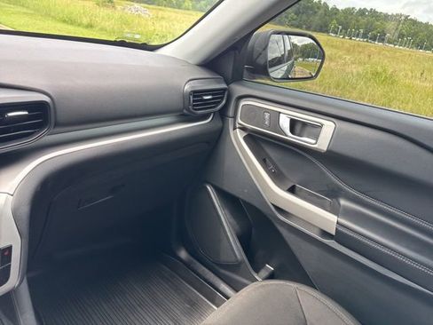 Used 2022 Ford Explorer XLT AWD/4WD image 22