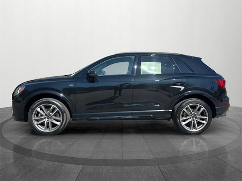 Used 2025 Audi Q3 2.0T Premium w/ Convenience Package image 2