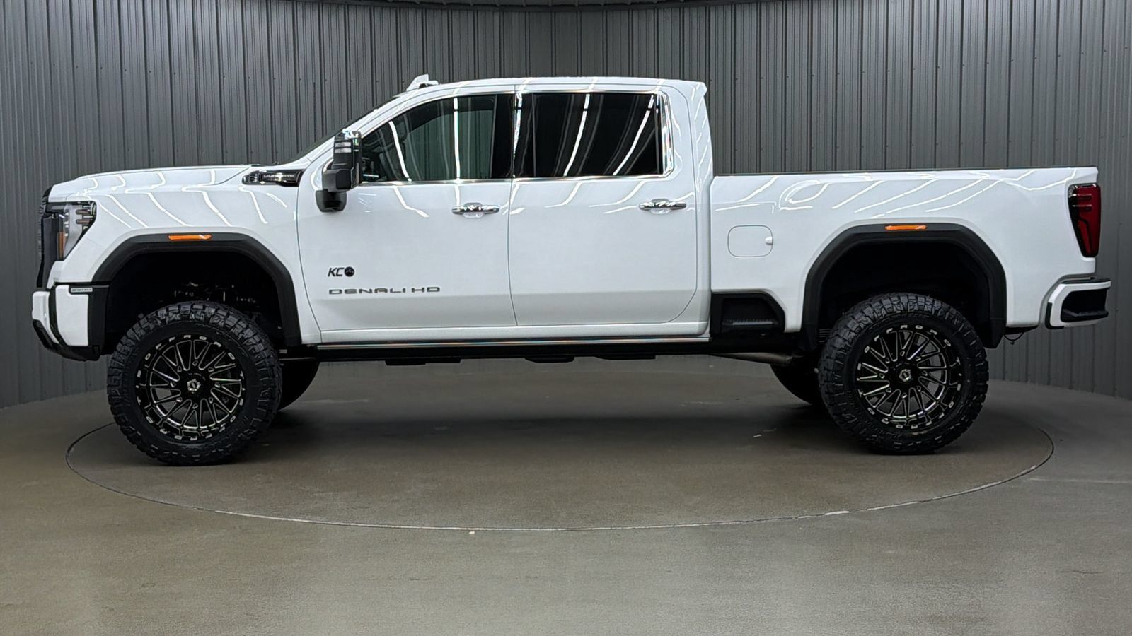 Used 2026 GMC Sierra 2500 Denali Ultimate AWD/4WD image 2