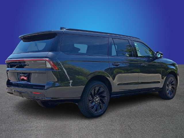 New 2026 Lincoln Navigator L Reserve w/ Jet Appearance Package AWD/4WD image 3