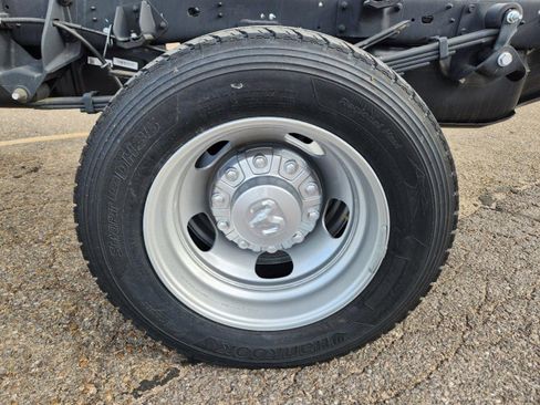 New 2024 RAM 5500 Tradesman image 18