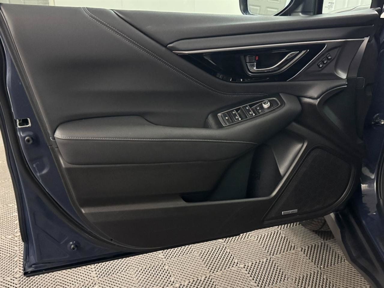 Used 2024 Subaru Outback Limited AWD/4WD image 25