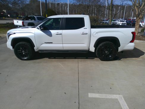 Used 2024 Toyota Tundra Limited image 8