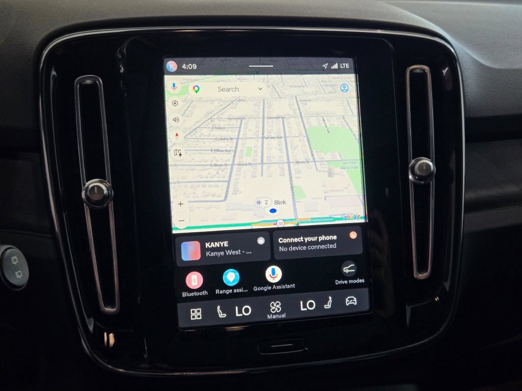 Used 2023 Volvo XC40 Recharge Plus AWD/4WD image 25