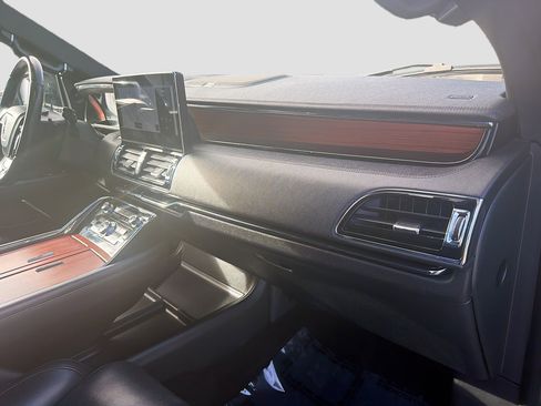 Used 2023 Lincoln Navigator Reserve image 33
