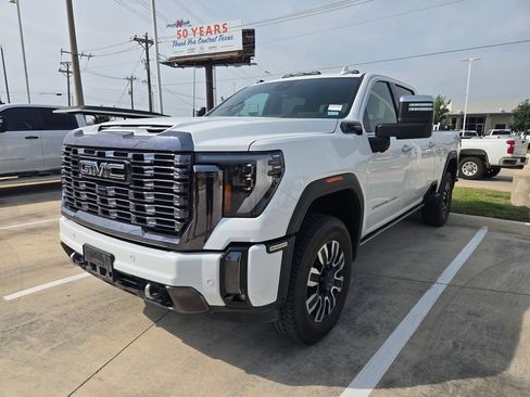 Used 2024 GMC Sierra 2500 Denali Ultimate AWD/4WD image 2