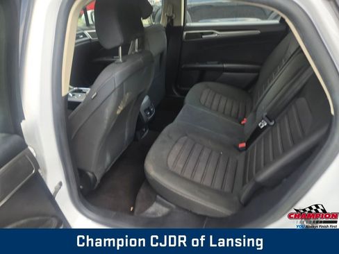 Used 2020 Ford Fusion SE image 15