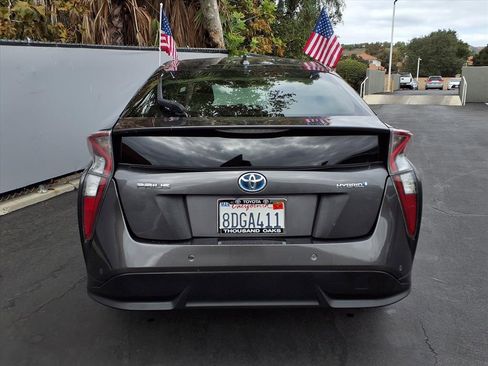 Certified 2018 Toyota Prius Three Touring image 7