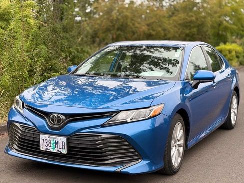 Used 2019 Toyota Camry LE FWD image 1
